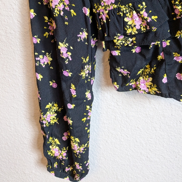 Zara Black with Pink Roses Crop Button Up Front Blouse Long Sleeves Ruffle Sz.XS - Picture 6 of 9